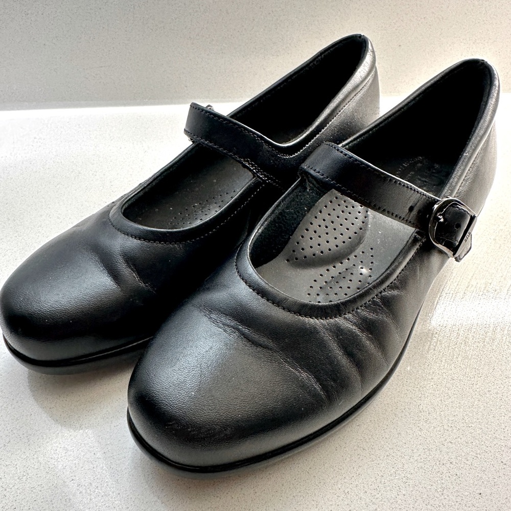 SAS brand size 6-7 like new Tripad Mary Jane Shoe
